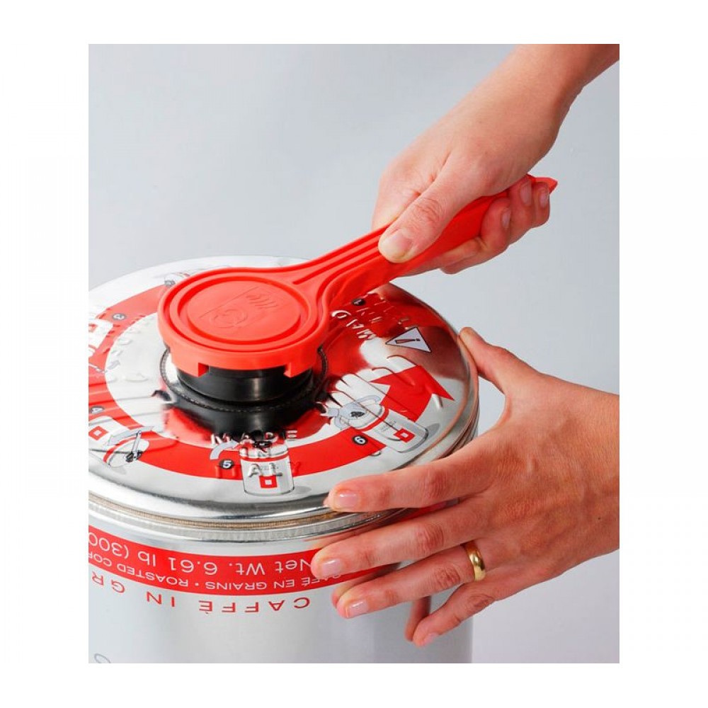 кофе банки. пустая банка кофе. бочка кофе illy 3 кг. рука открывает банку. кофе в жб банках.